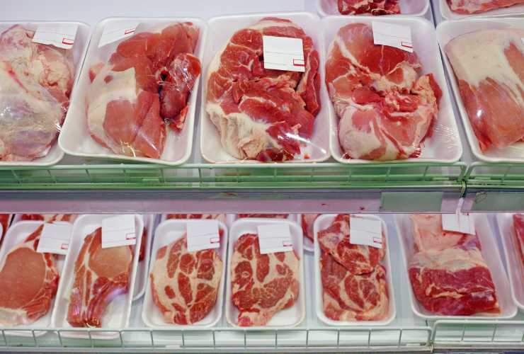 Dove buttare le vaschette della carne - RicettaSprint