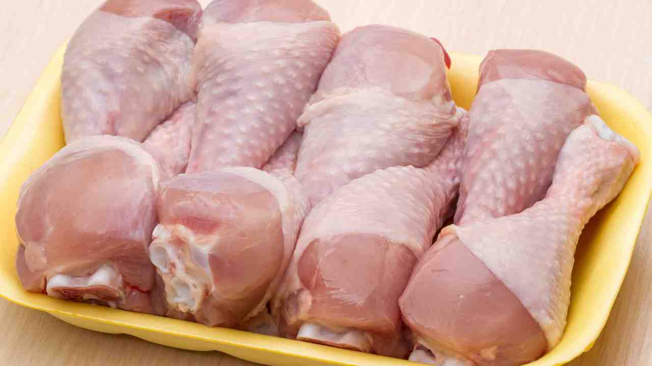 Dove buttare le vaschette della carne - RicettaSprint