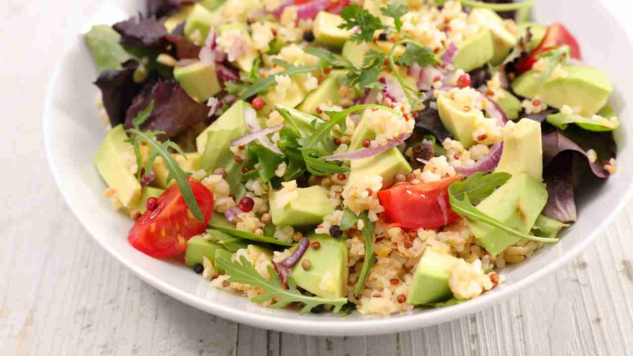 Farro con rucola e avocado