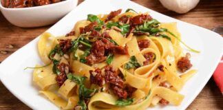 Fettuccine pomodori secchi e rucola