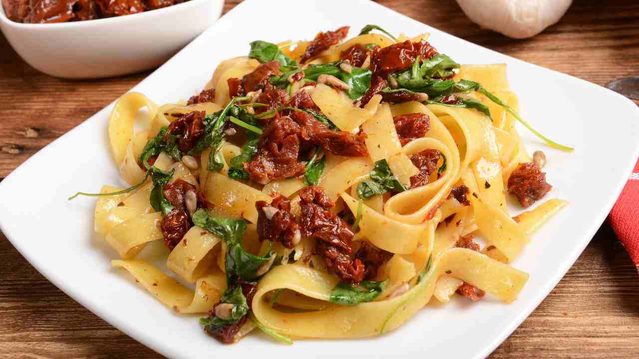 Fettuccine pomodori secchi e rucola