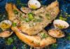 Filetti di sgombro in padella con le vongole