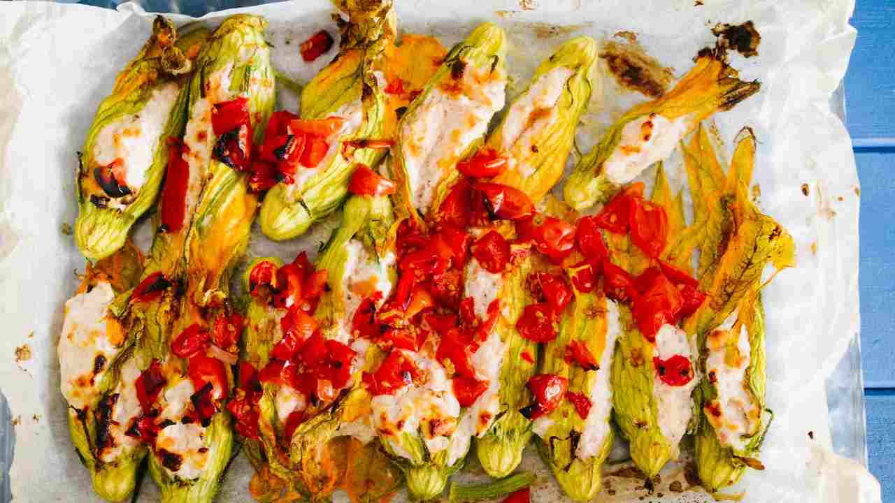 Fiori di zucca ripieni al forno