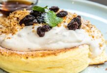 Il miglior modo per iniziare la giornata è così mescola pochi ingredienti in ciotola ed è fatta, la chicca è lo yogurt e mirtilli Fluffy pan cake con yogurt e mirtilli RicettaSprint