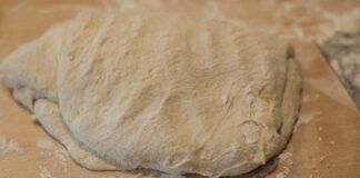 Focaccia impastata con un cucchiaio