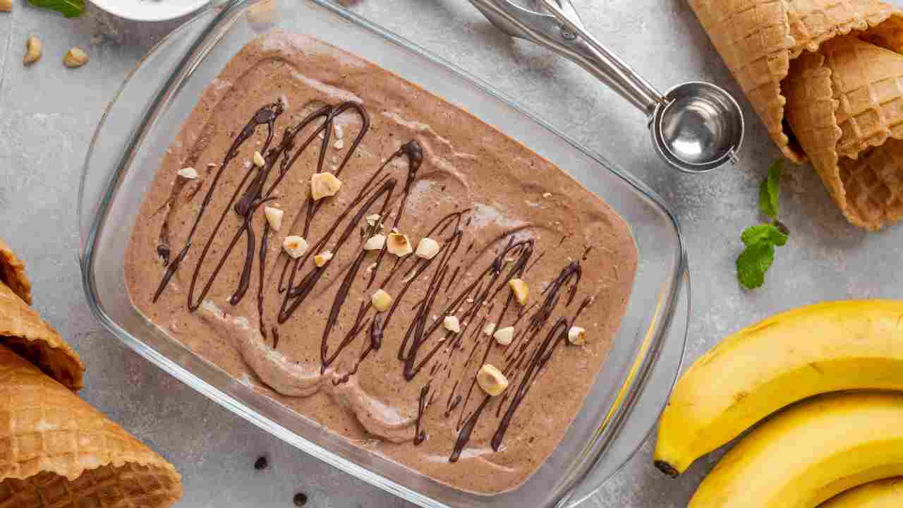 Gelato con solo una forchetta
