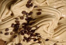 Sembra uscito dalla gelateria, questo gelato al caffè è talmente cremoso che si scioglie in bocca, non serve gelatiera, ma semplicemente questo! Gelato cremoso al caffè RicettaSprint