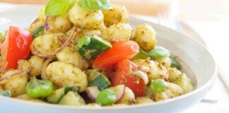 Gnocchi freddi con pomodori cipolla pesto RicettaSprint