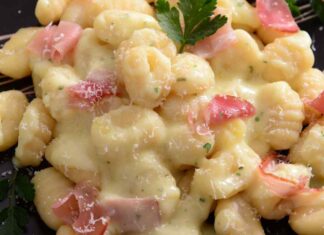 Gnocchi prosciutto e crema al formaggio