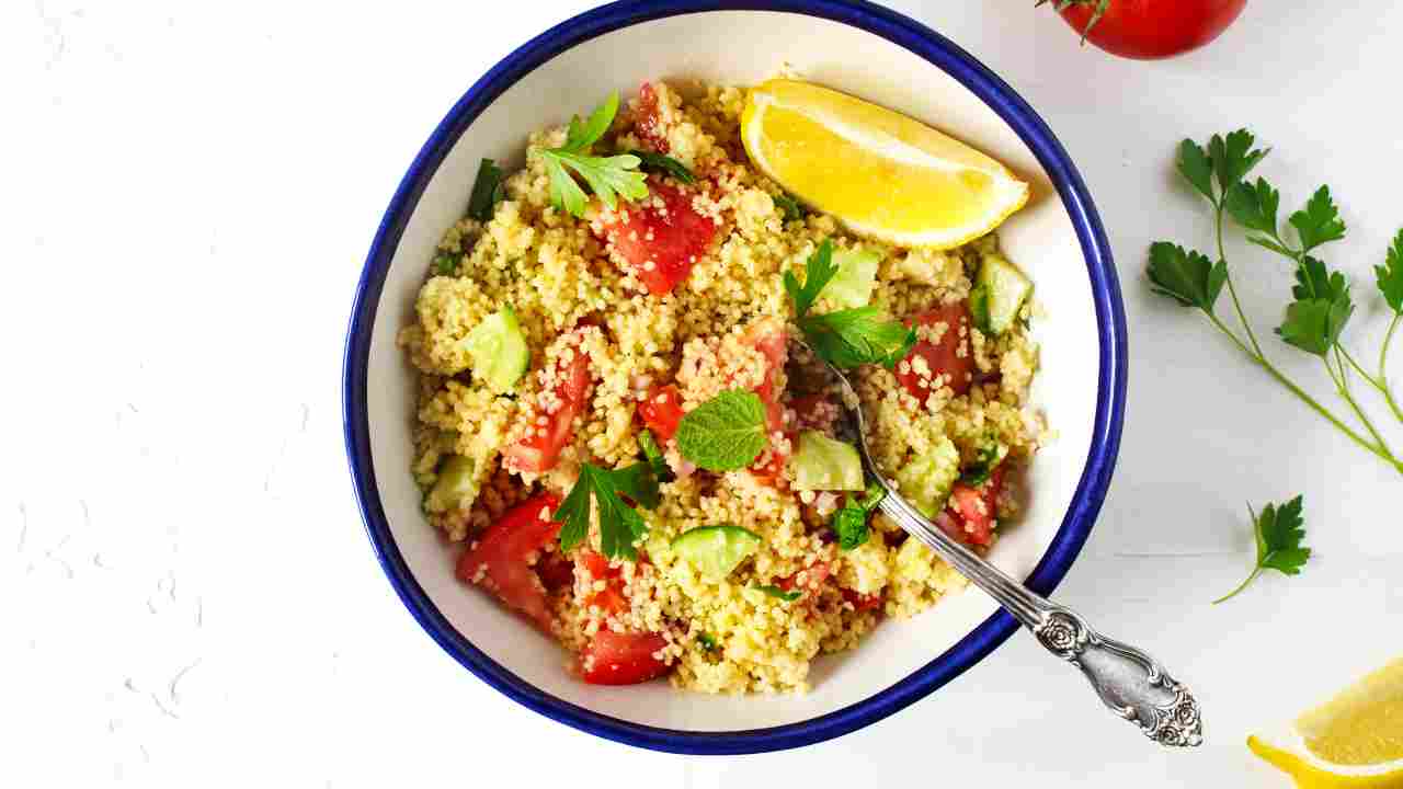 Il mio piatto unico dell'estate, couscous al limone con verdure grigliate e menta fresca, virgola pronto in 10 minuti senza padella.