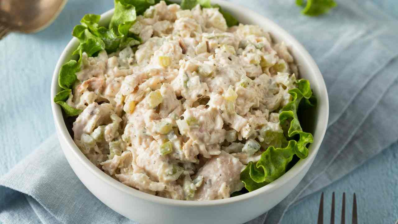 Insalata di pollo russa