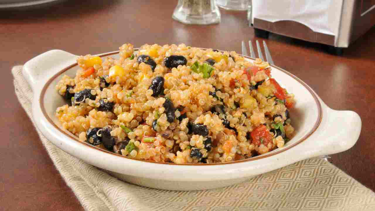 Insalata di quinoa e fagioli neri