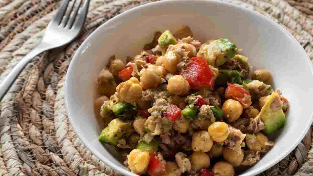 Insalata fresca senza lattuga
