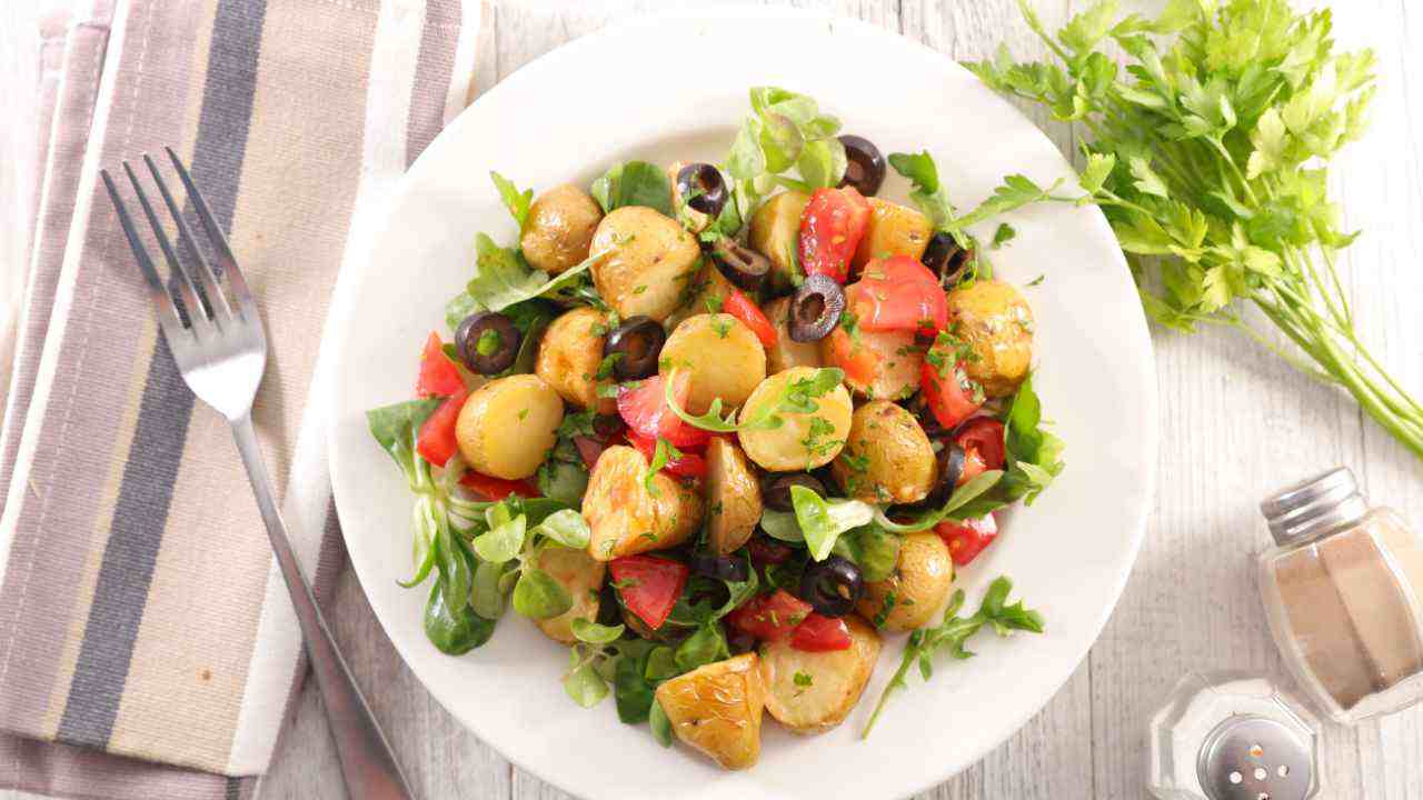 Insalata gourmet con pochi ingredienti - RicettaSprint