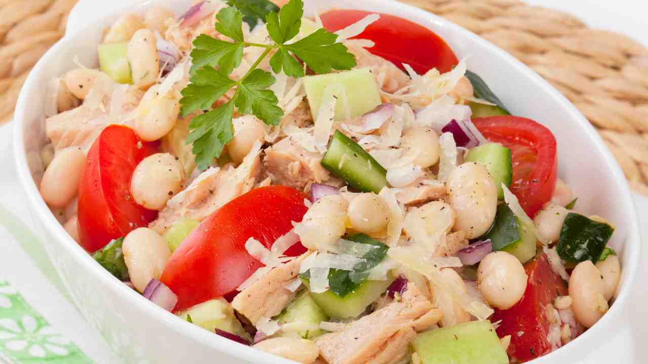 Insalata piatto unico di fagioli - RicettaSprint