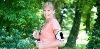 Donna che fa jogging
