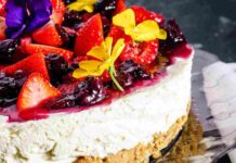 La Crostata furba d’estate si fa così, biscotti, yogurt e frutta fresca, niente forno, solo freschezza e colore La Crostata furba d'estate si fa così, biscotti, yogurt e frutta fresca, niente forno, solo freschezza e colore