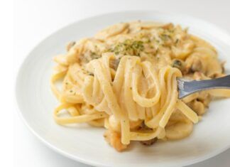 Linguine con crema e prosciutto cotto