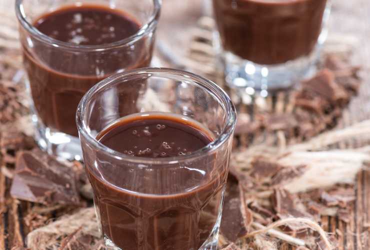 Liquore al cioccolato fatto in casa - RicettaSprint