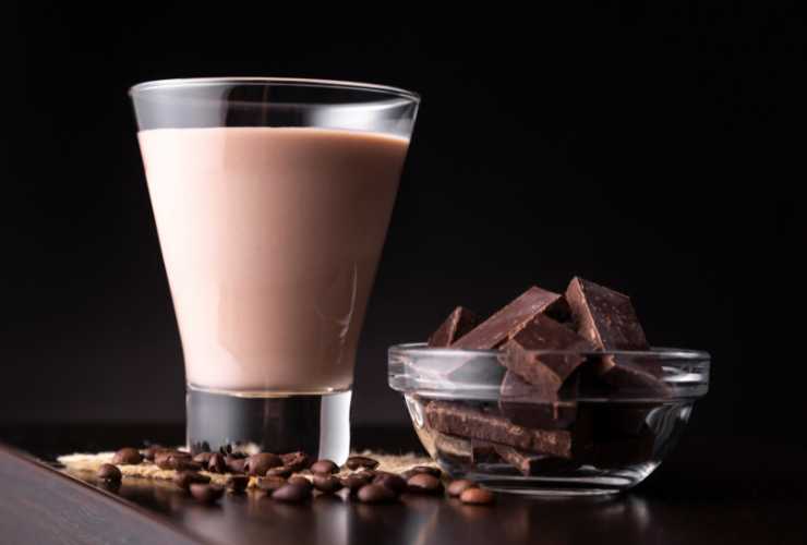 Liquore al cioccolato fatto in casa - RicettaSprint