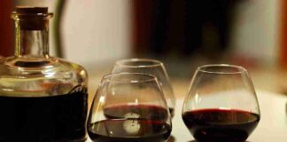 Liquore al cioccolato fatto in casa - RicettaSprint