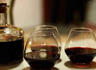 Liquore al cioccolato fatto in casa - RicettaSprint