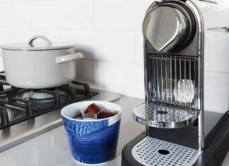 Macchina del caffè espresso e capsule