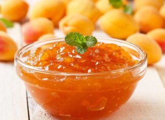 Marmellata di albicocche della nonna