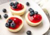 Mini cheesecake veloci di yogurt e frutta