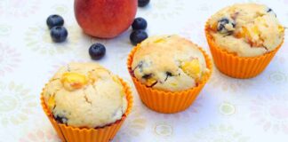Muffin all'acqua pesche e mirtilli RicettaSprint
