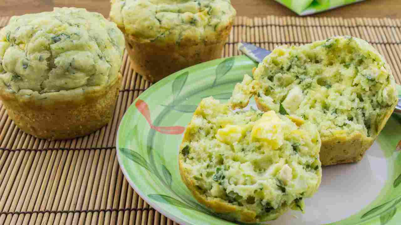 Muffin salati zucchine e feta