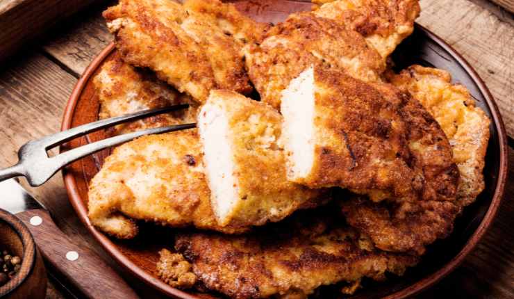 Panino con cotoletta di pollo e patatine RicettaSprint
