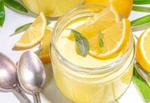 Ho messo da parte tiramisù e cheesecake ormai, ora solo panna cotta al limone: non c’è dolce migliore per conquistare tutti d’estate Panna cotta al limone