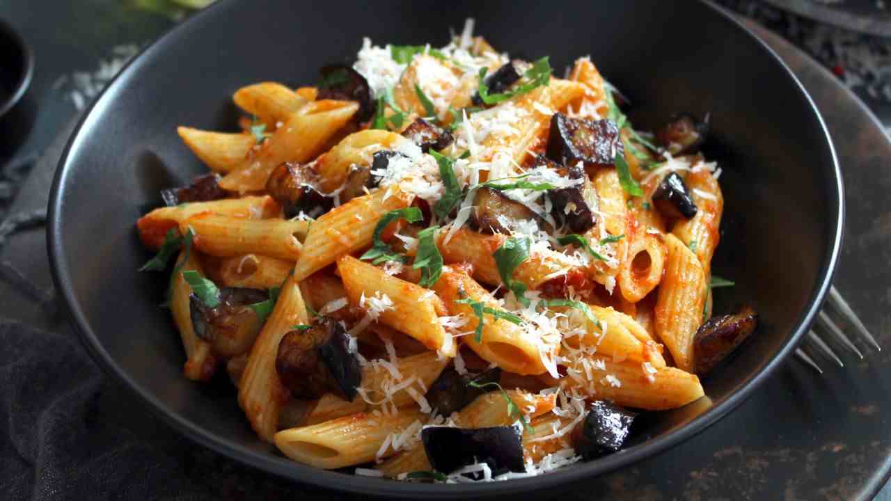 Pasta alla norma con caciocavallo