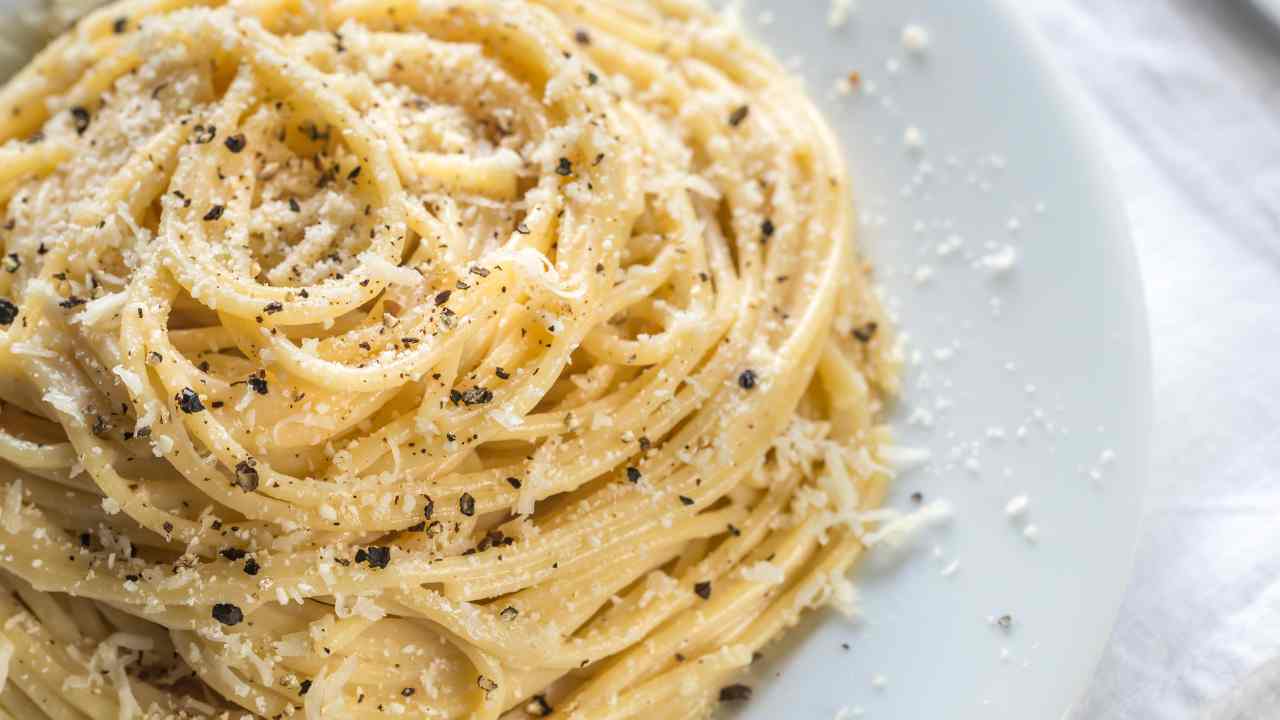 Un magnifico piatto di pasta cacio e pepe