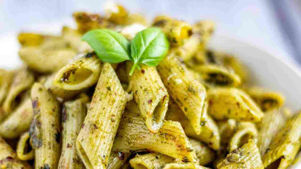 Pasta con un pesto estivo alle melanzane