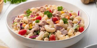 Pasta fredda con pomodori piselli carote RicettaSprint