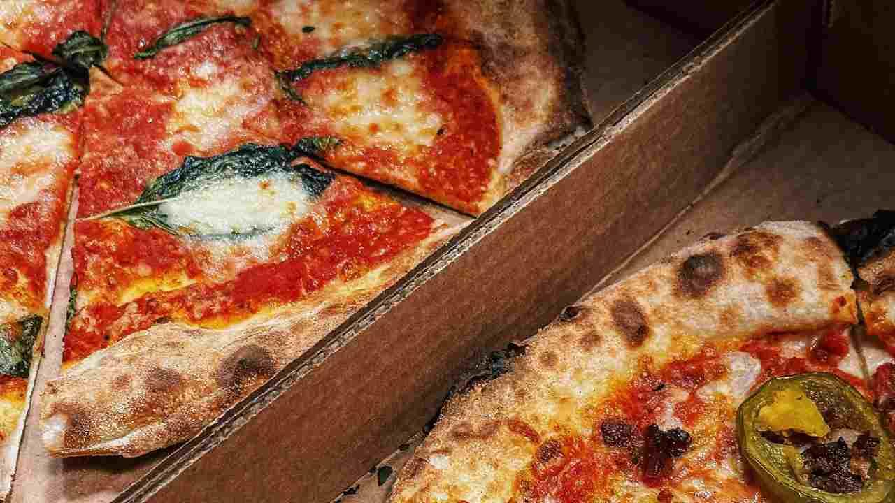Pizza nel cartone