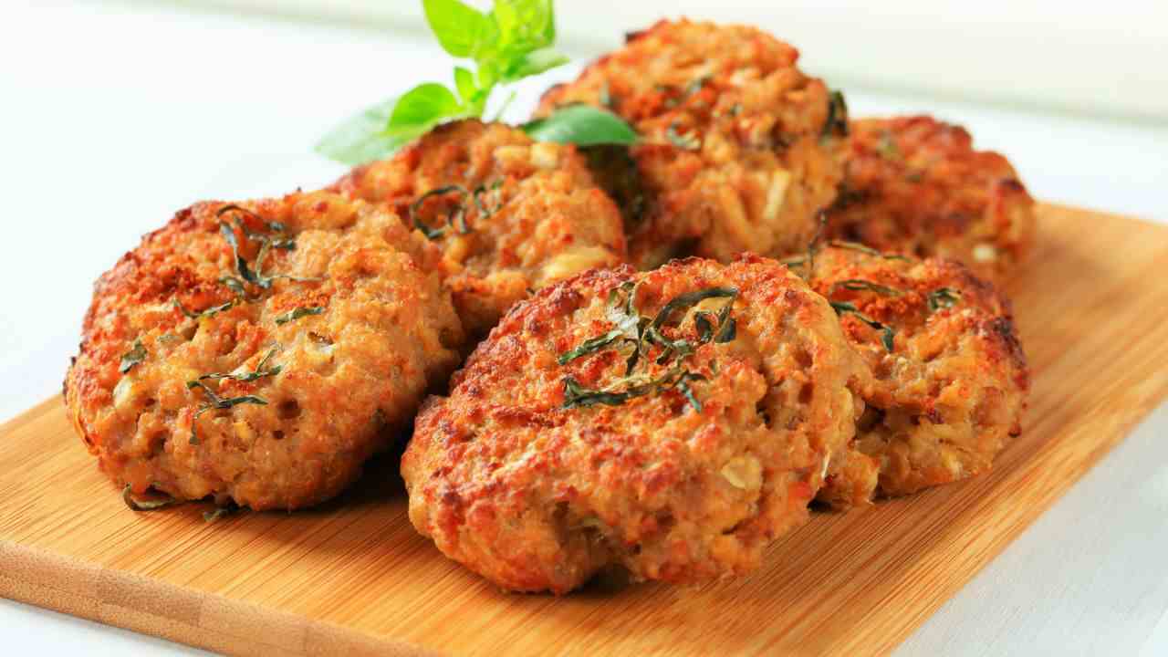 Niente spezie strane e cotture moderne: con melanzane e pomodori rifaccio le polpette della nonna e sono ancora più buone