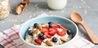 Porridge con fragole e mirtilli RicettaSprint
