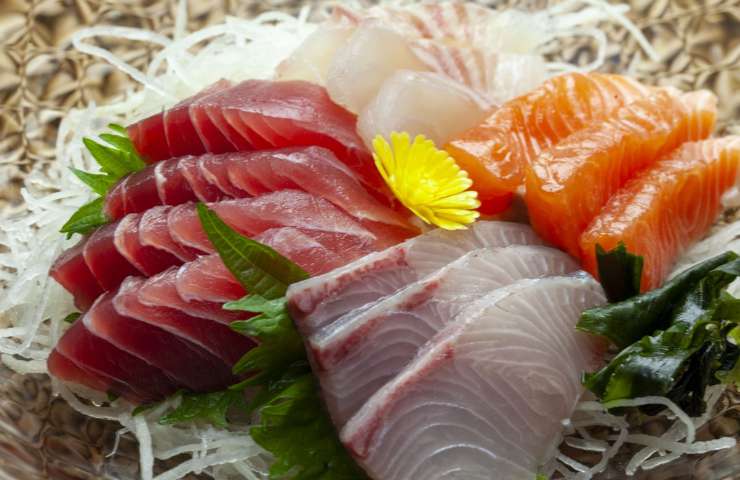 Portata di pesce crudo