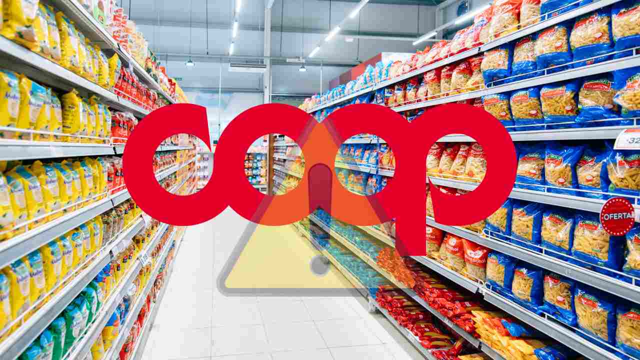 Logo Coop e corsia di supermercato