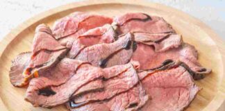 Roast beef cotto in pentola