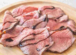 Roast beef cotto in pentola