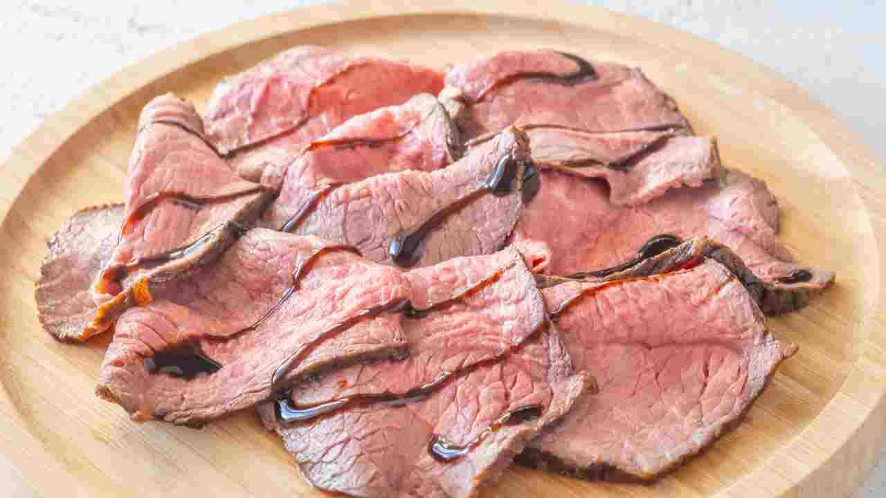 Roast beef cotto in pentola