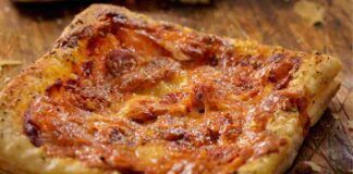Sfogliate di pizza con i peperoni