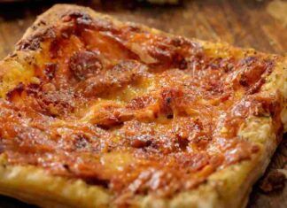 Sfogliate di pizza con i peperoni