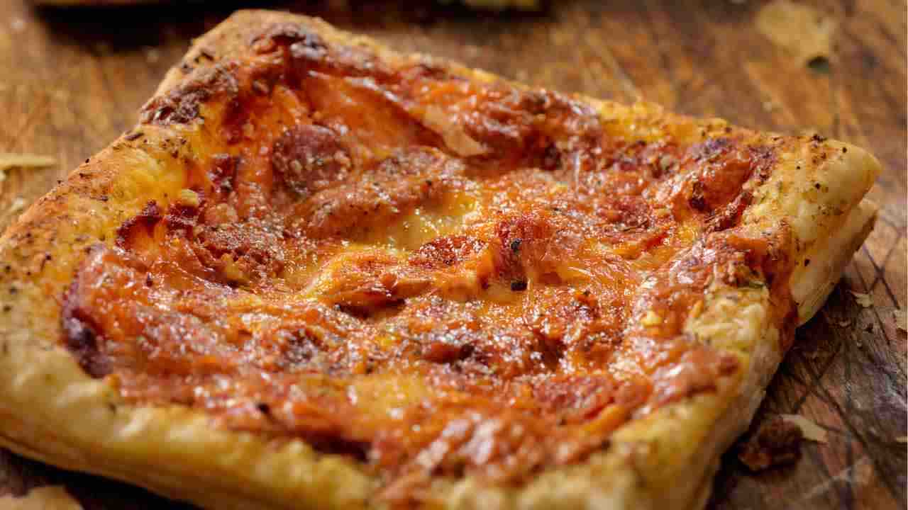 Sfogliate di pizza con i peperoni