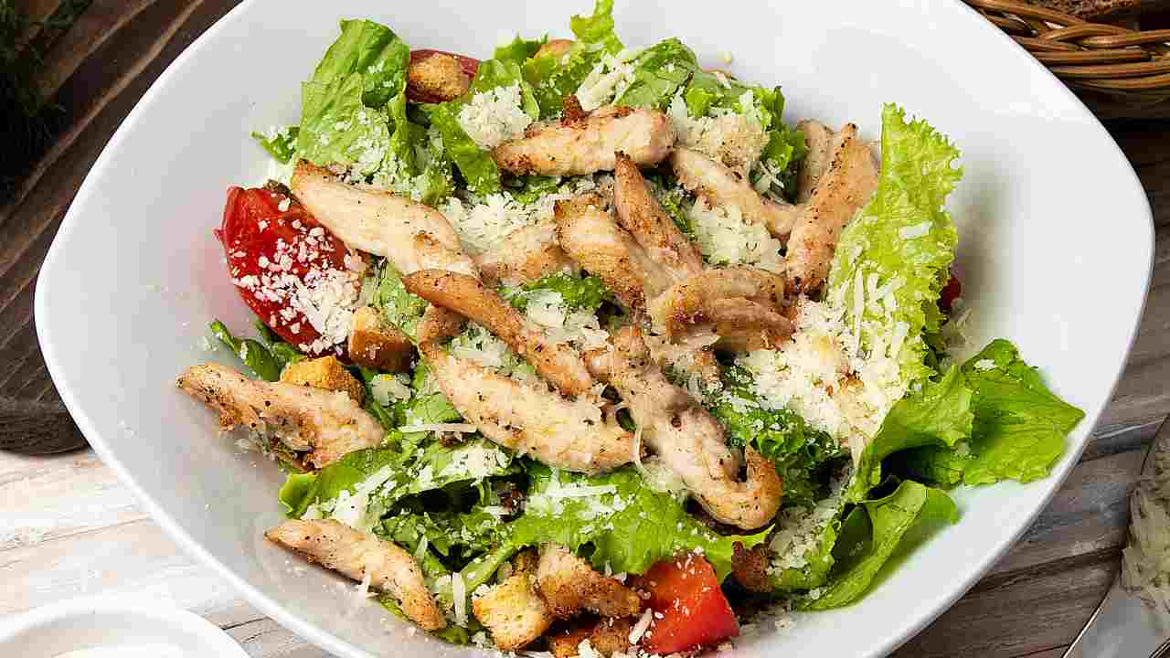 Straccetti di pollo all'insalata