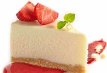 Non è la classica cheesecake e nemmeno un dolce al cucchiaio: se metto insieme fragole e cioccolato guarda cosa viene fuori TORTA FREDDA CON FRAGOLE E CIOCCOLATO ricettasprint